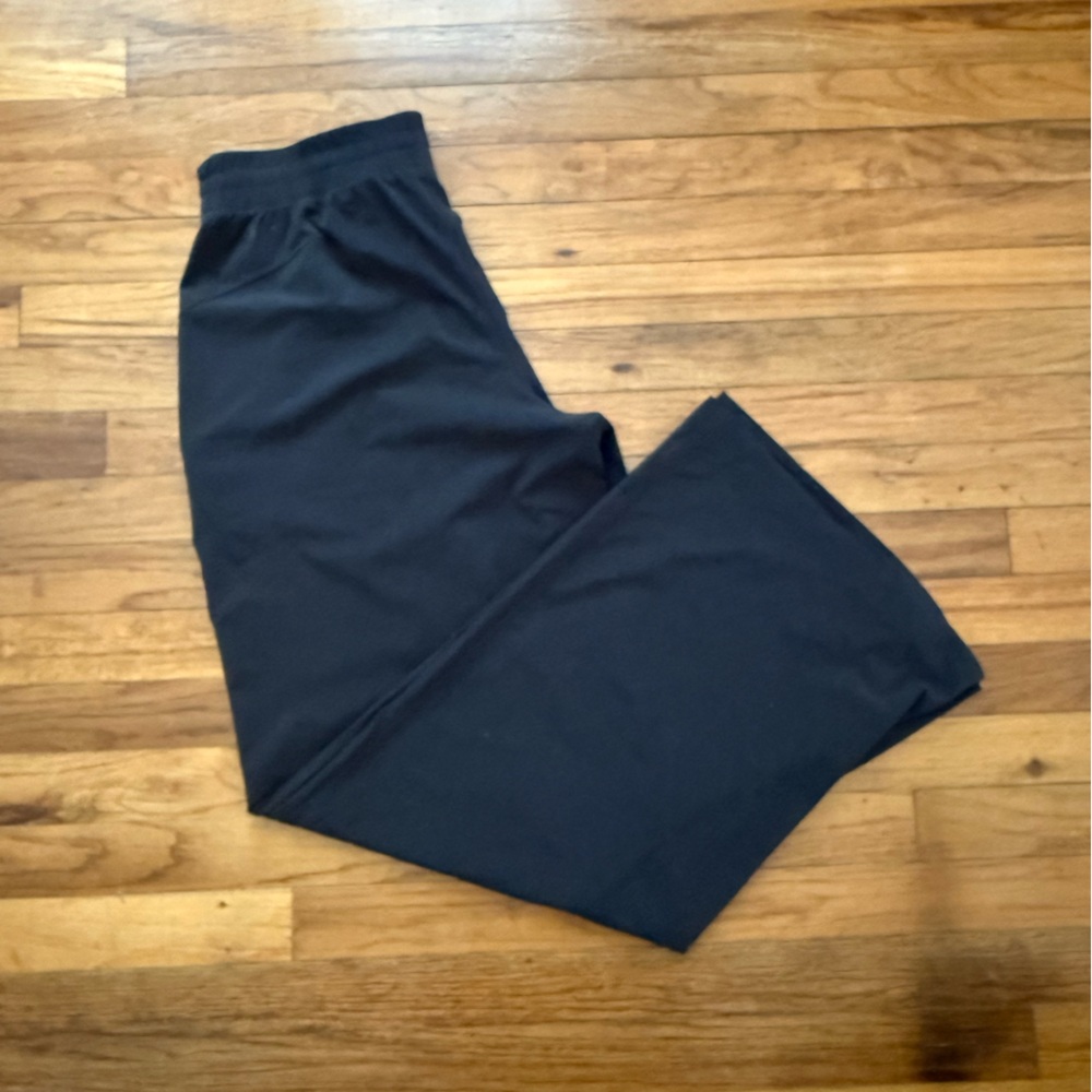 Lululemon swift wide leg black pants size 8